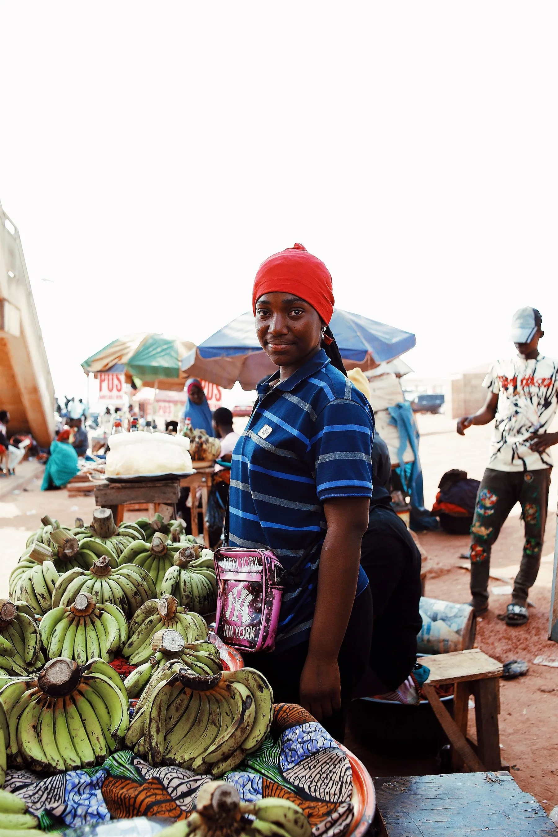 Vendeur de bananes sur un marché