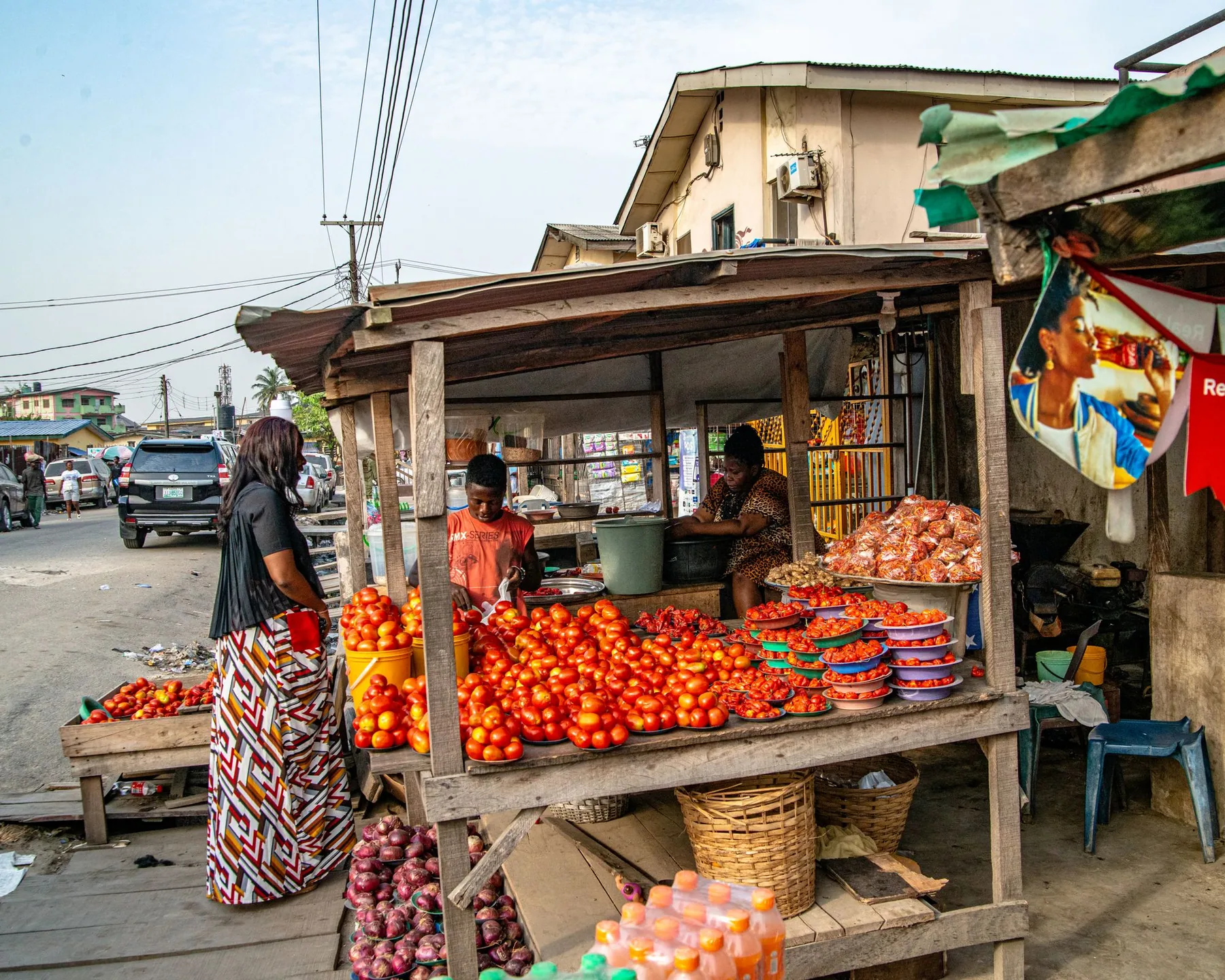 Étal de tomates fraîches sur un marché
